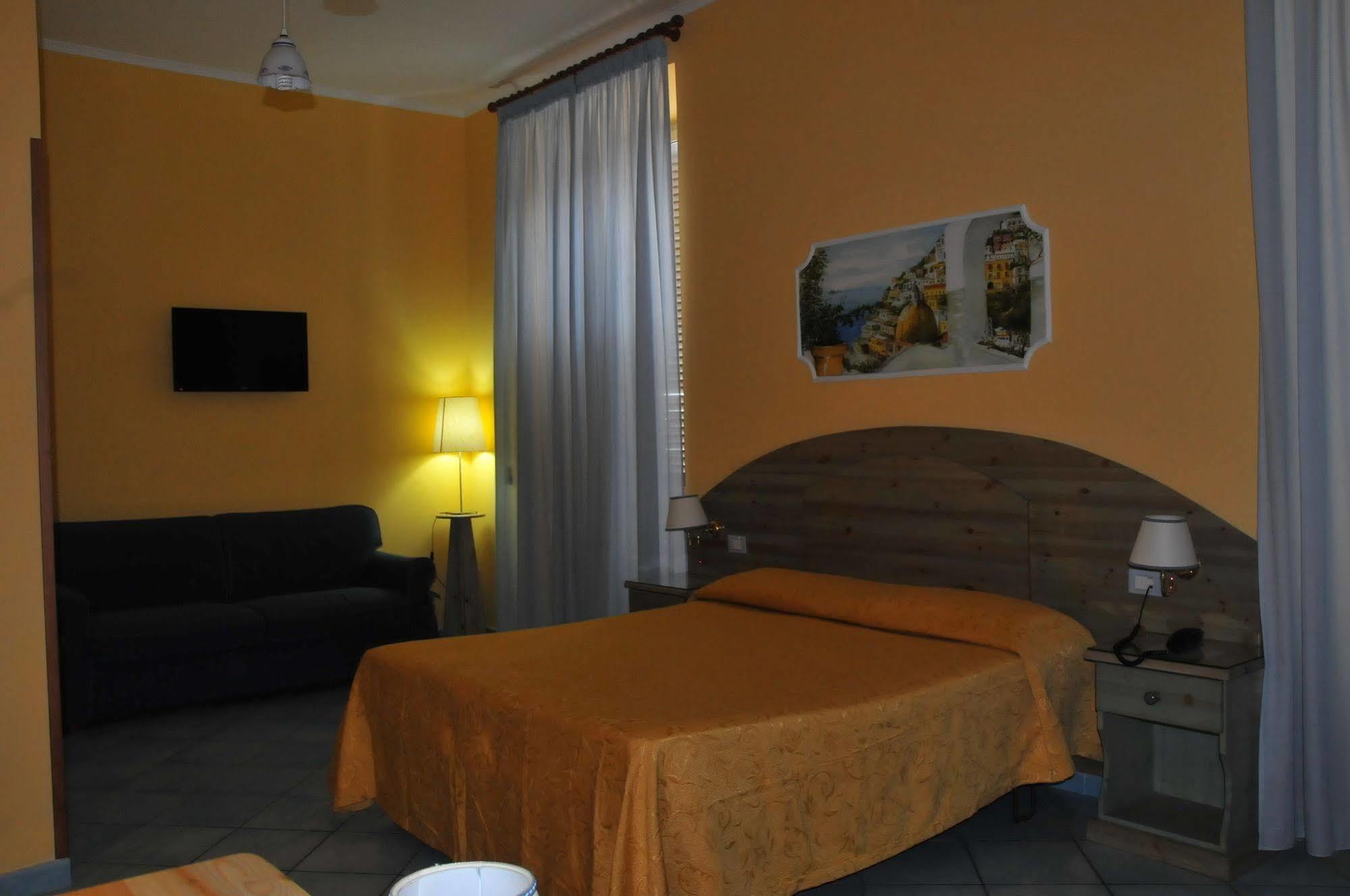 נאפולי Hotel Potenza מראה חיצוני תמונה